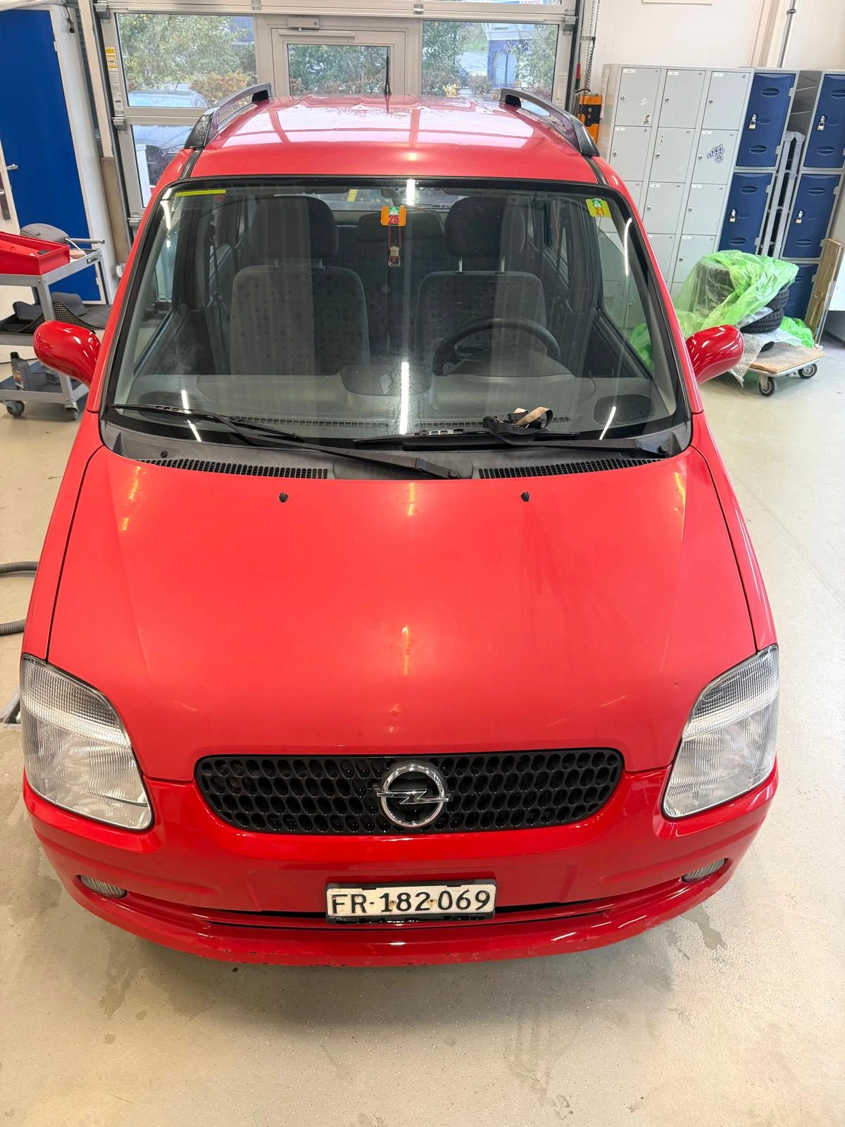 Avant RestorFX — rayures et voile terne